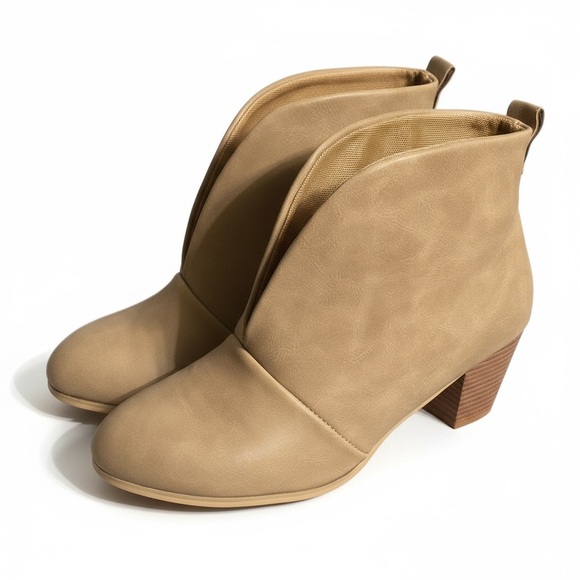Fashion Shoes - Tan Ankle Boots with Block Heel